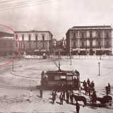 La stessa raffigurata in una vecchia fotografia di inizi 900, affiancata da altre eleganti dimore ottocentesche, sostituite poi dagli attuali immobili presenti su piazza Moro